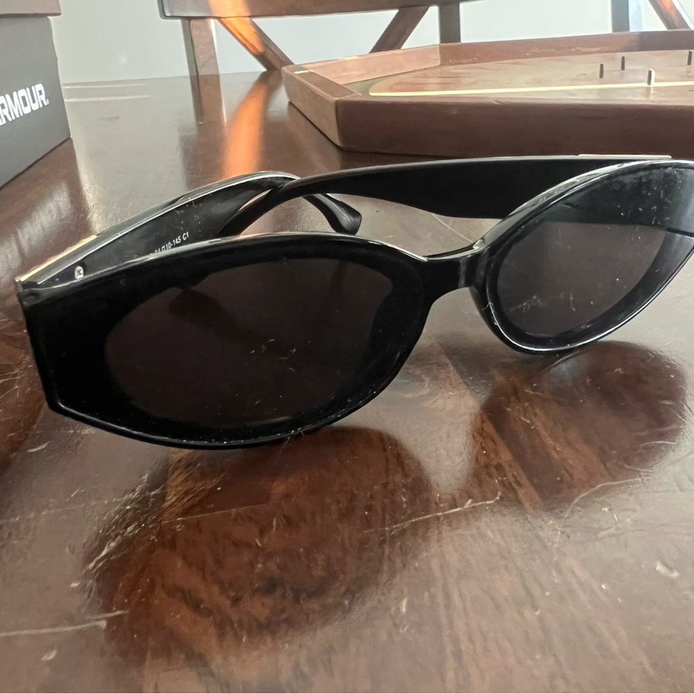 Chic Black Sunglasses